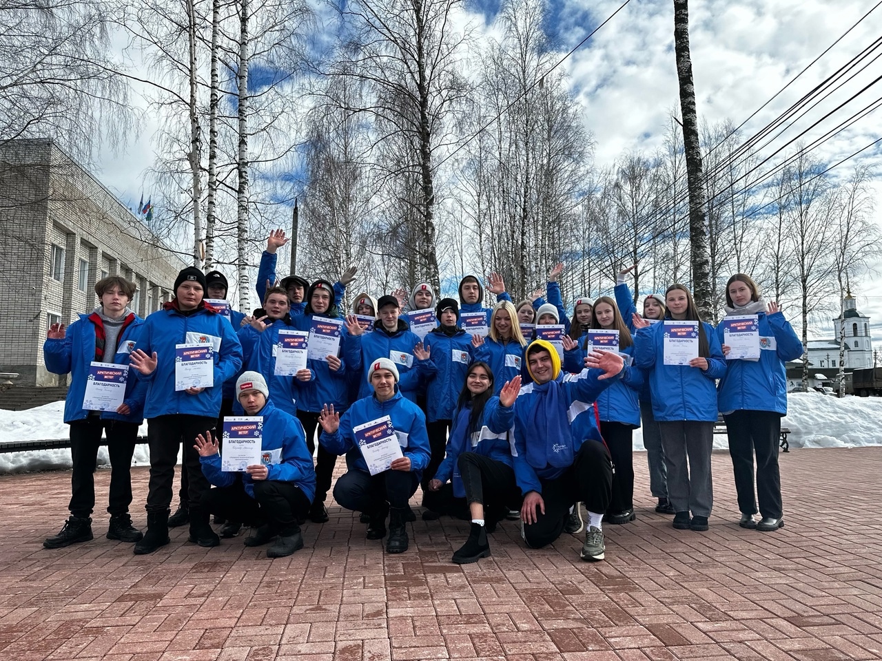 Российские студенческие отряды провели патриотическую акцию «Арктический ветер» в регионе.